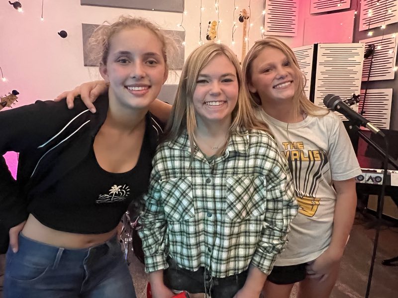 Tweens in group singing class