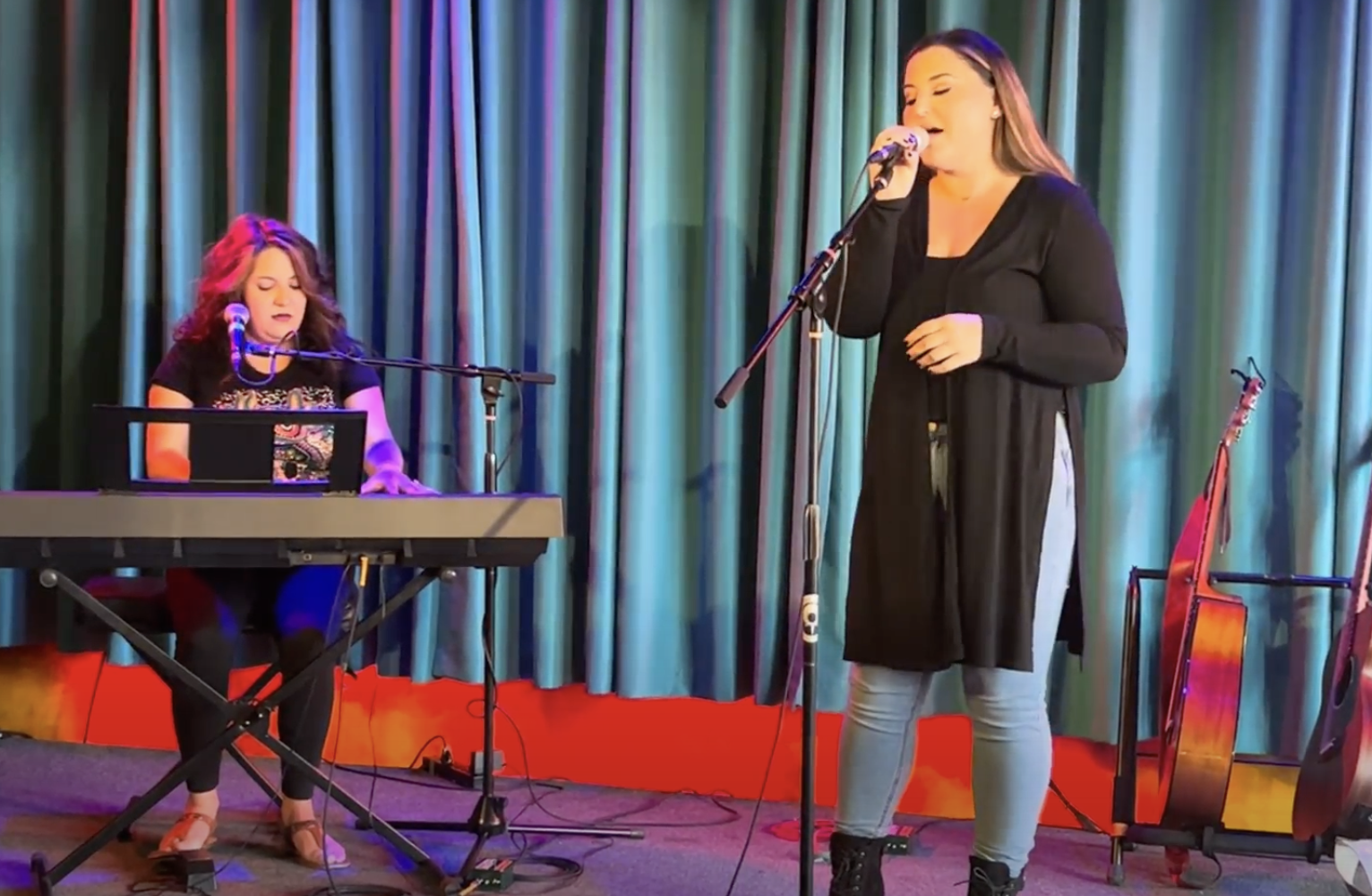 Acoustic Showcase Performance